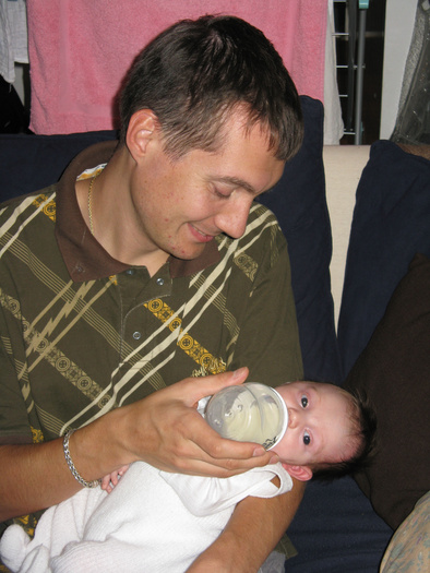 Papa me donne le biberon