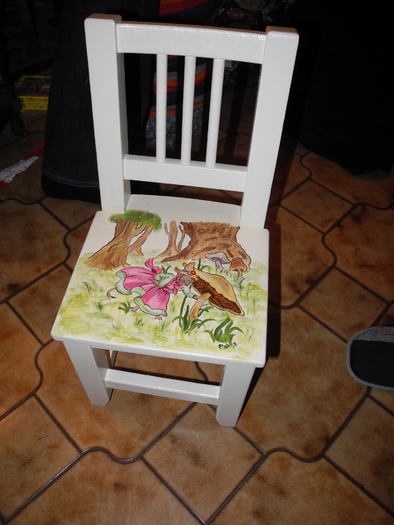 Chaise peinte à la main